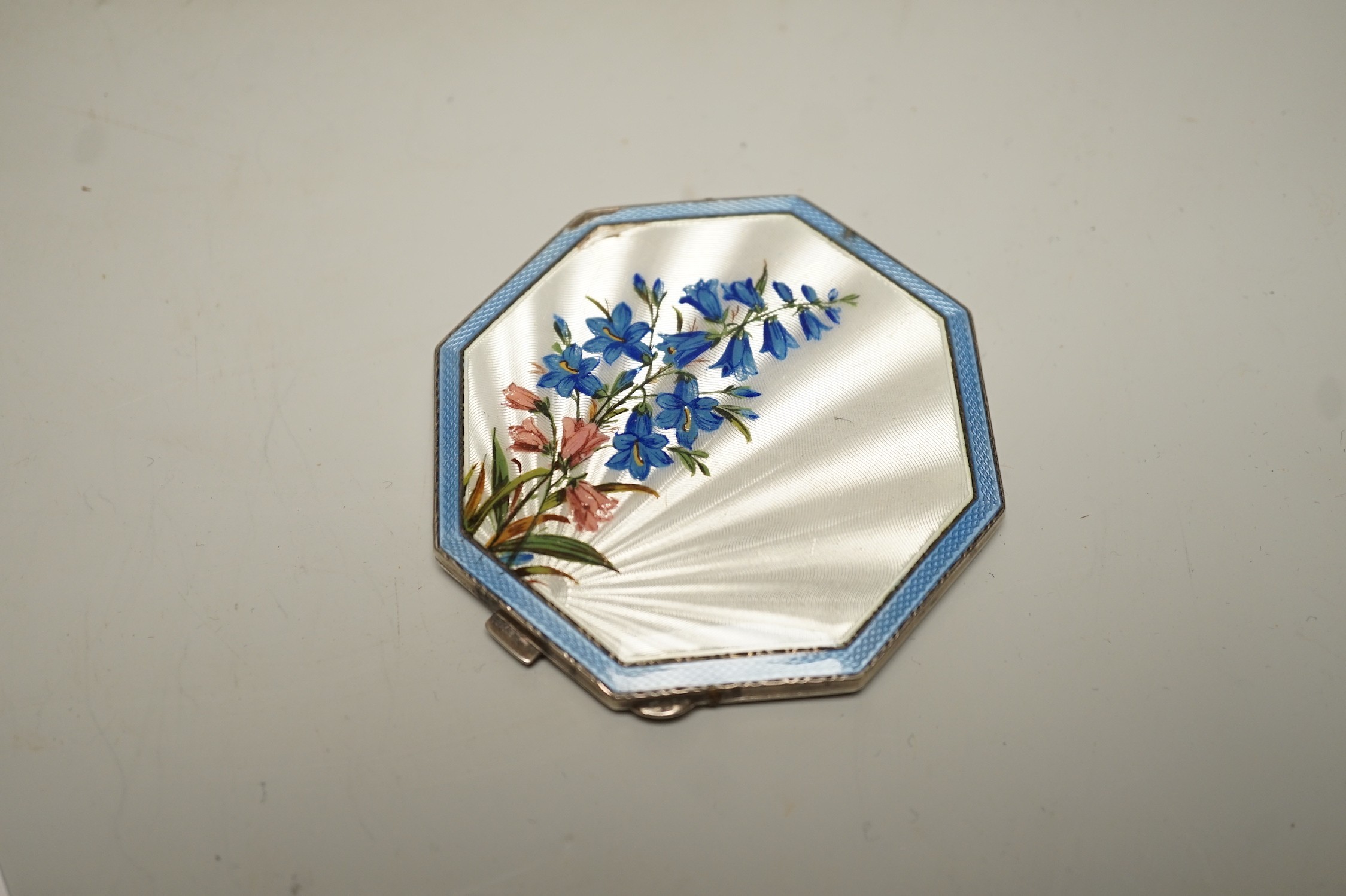 A George V silver and enamelled octagonal compact by Deakin & Francis, 72mm, enamel a.f.